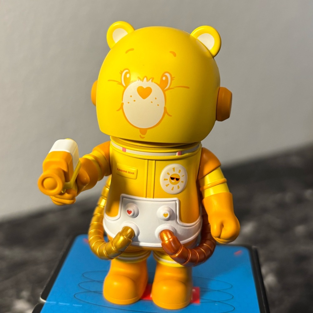 Space Molly 100% Series 04 - Confirmed Funshine Bear
